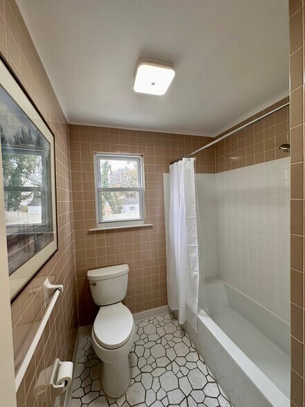 Building Photo - 454 Avenue A