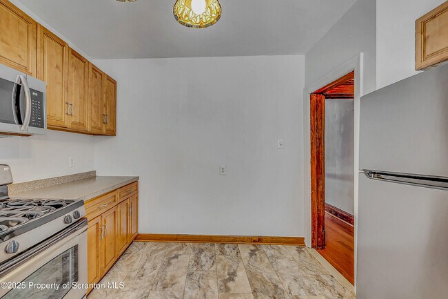 Building Photo - 533 S Franklin St