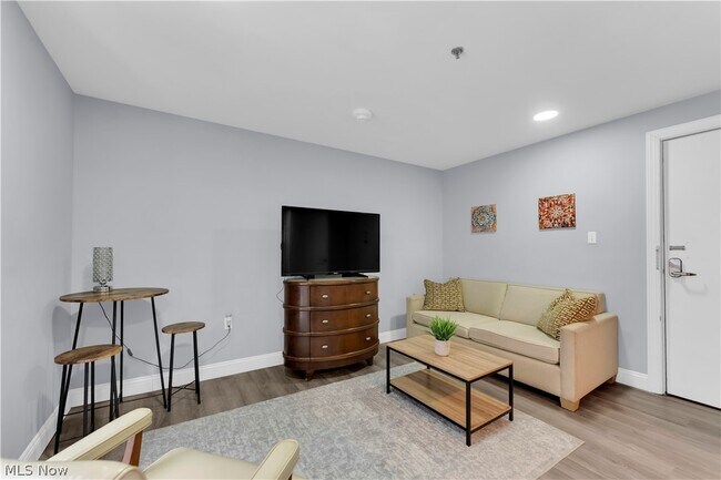 Building Photo - 797 E Market St