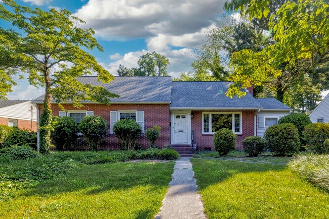 Building Photo - 12 Meadow Dr