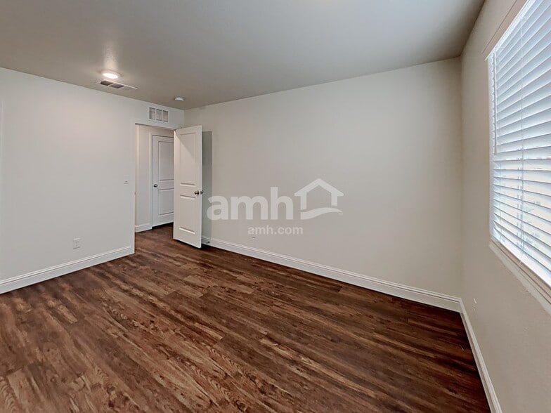 Building Photo - 707 Terrain Star Ave