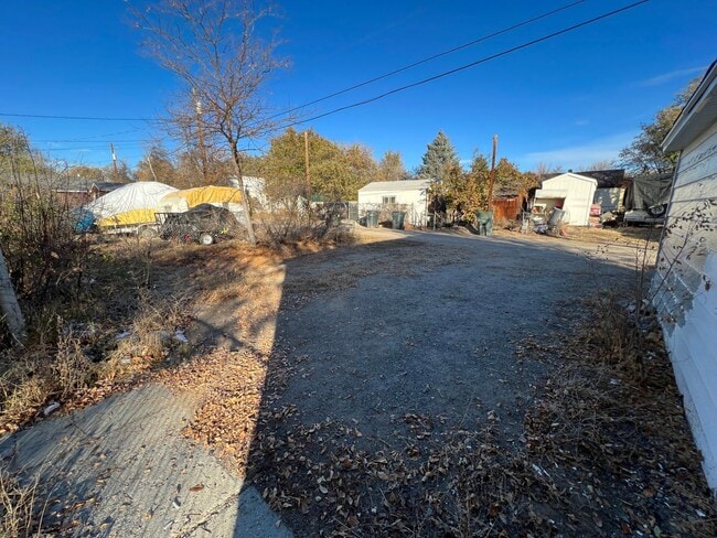 Building Photo - 3 Bed 2 Bath House