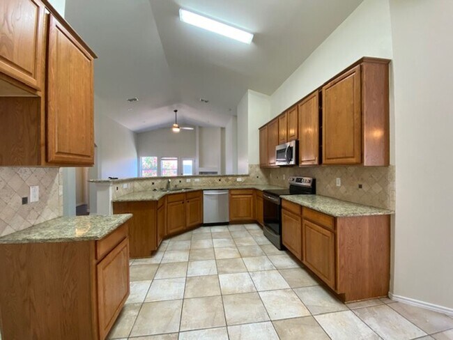 Building Photo - Lovely 4 bedroom, 2 bath home for lease!