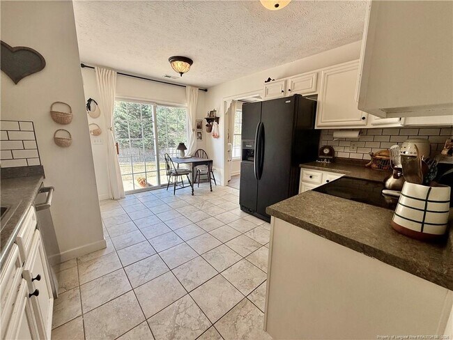 Building Photo - 234 Pender Rd