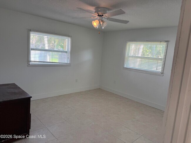 Building Photo - 215 Pelican Dr