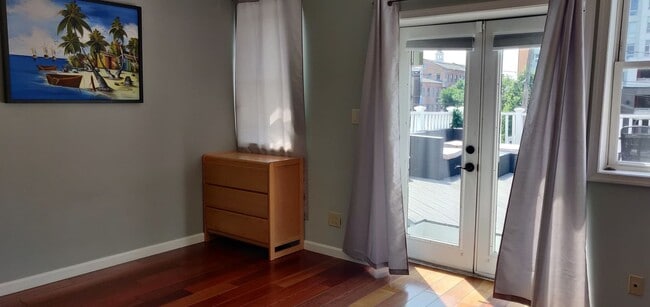 Building Photo - Chamring 2-Bedroom Locust Point Townhome w/ Deck