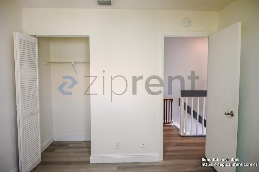 Building Photo - 9761 Riverside Dr