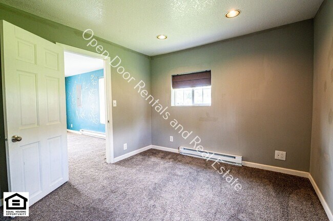 Building Photo - 1418 Sunshine Ave