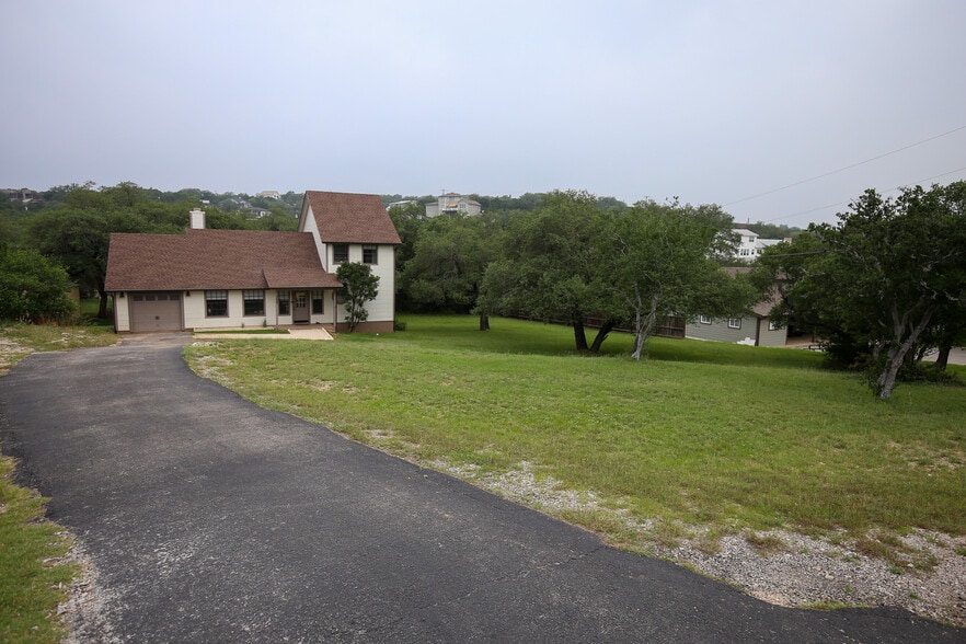 Building Photo - 708 Cowal Dr S