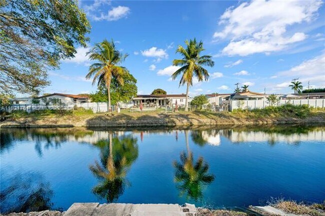 Building Photo - 4701 SW 104th Ct