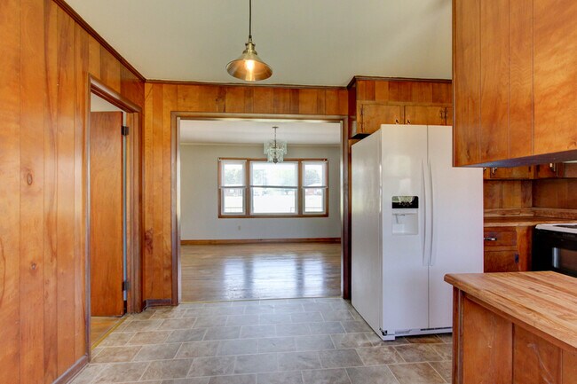Building Photo - 104 W McReynolds Dr