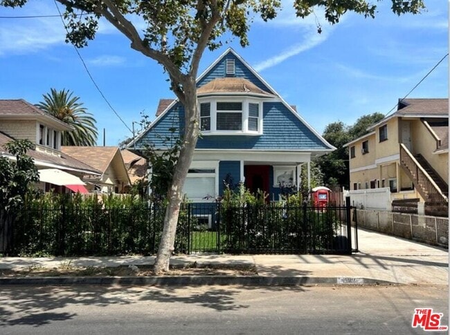Primary Photo - 1383 W 23rd St