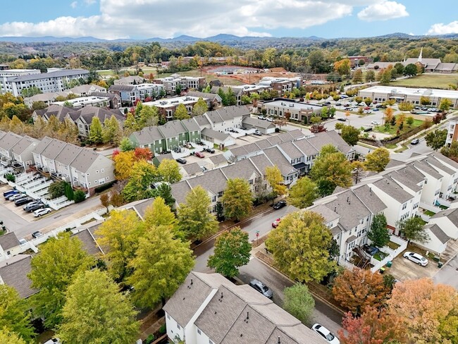 Building Photo - 7718 Porter House Dr