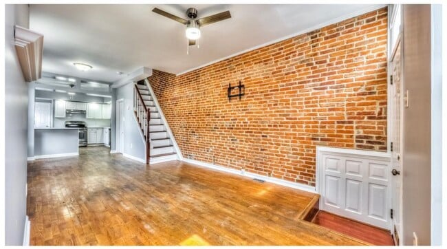 Building Photo - 104 E Clement St