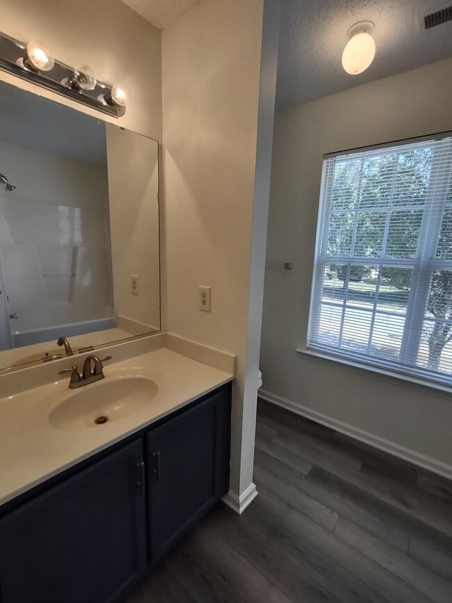 Building Photo - Beautiful 2-story home located in the Reed...