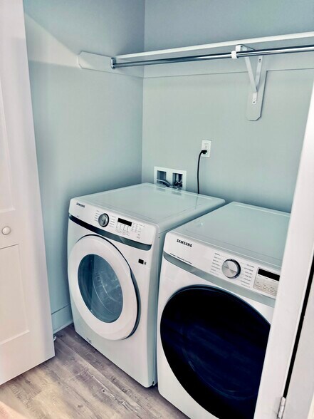 brand new samsun smart washer and dryer - 22907 W 72nd Ter