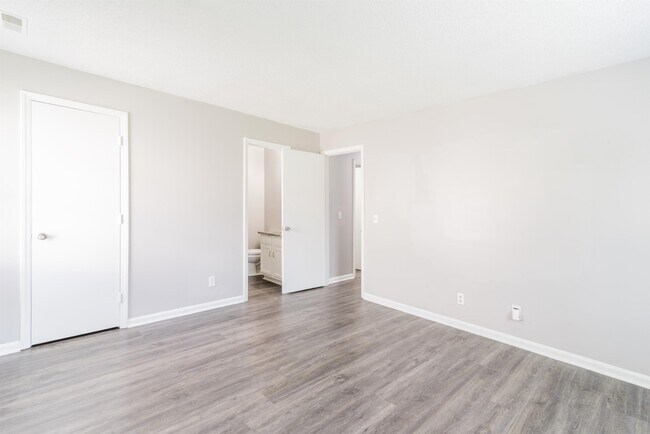 Building Photo - 6158 Meadow Rose Ln