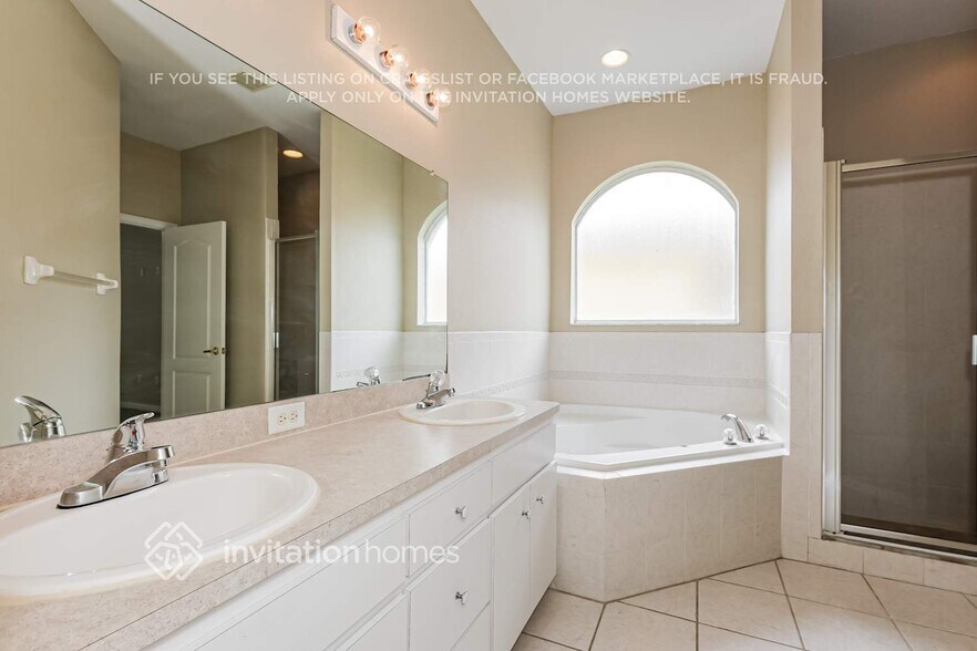 Building Photo - 608 Terranova Dr