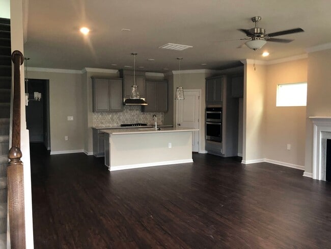 Building Photo - Modern 5 Bed | 3 Bath House in Cary
