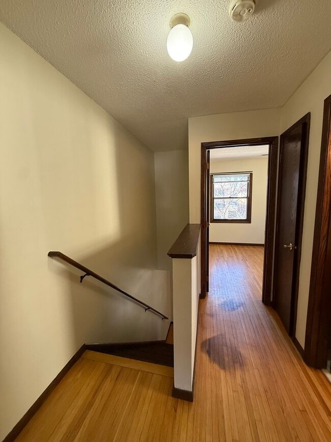 Building Photo - 2833 S 31st Ave