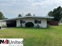 Building Photo - Three bedroom, one bathroom duplex for rent