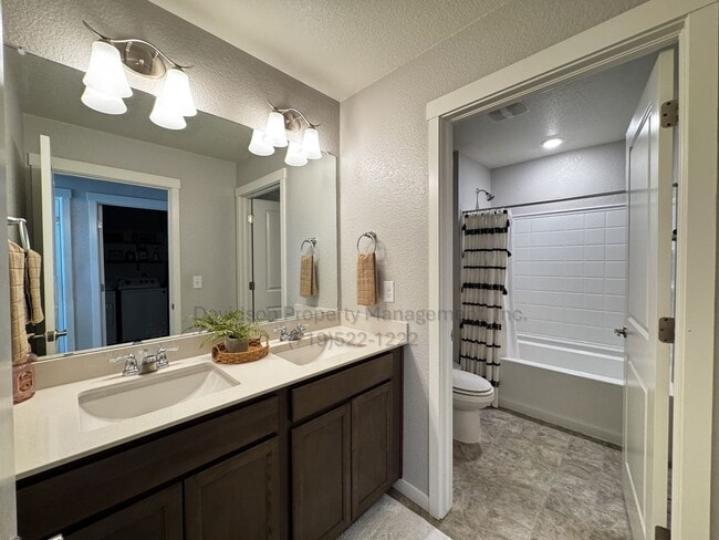 Building Photo - Stunning 4 Bedroom House in Lorson Ranch