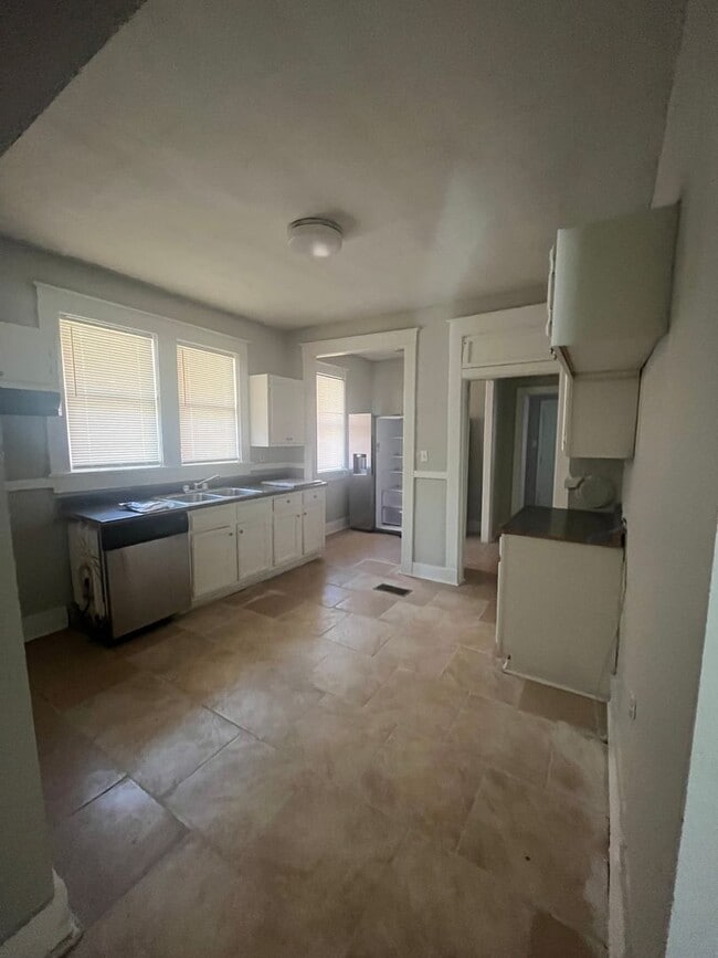 Building Photo - Renovated house in quite Neighborhood