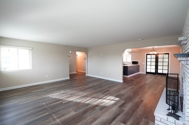 Building Photo - Beautiful Yucaipa Home with Private Garage