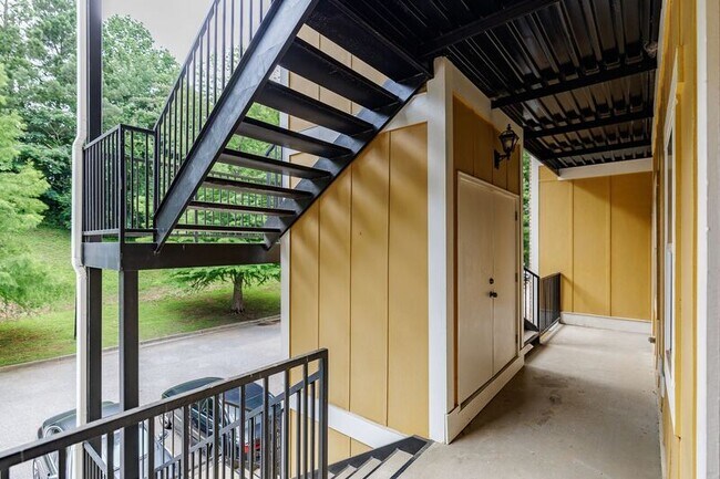 Building Photo - 350 Wood Lake Dr