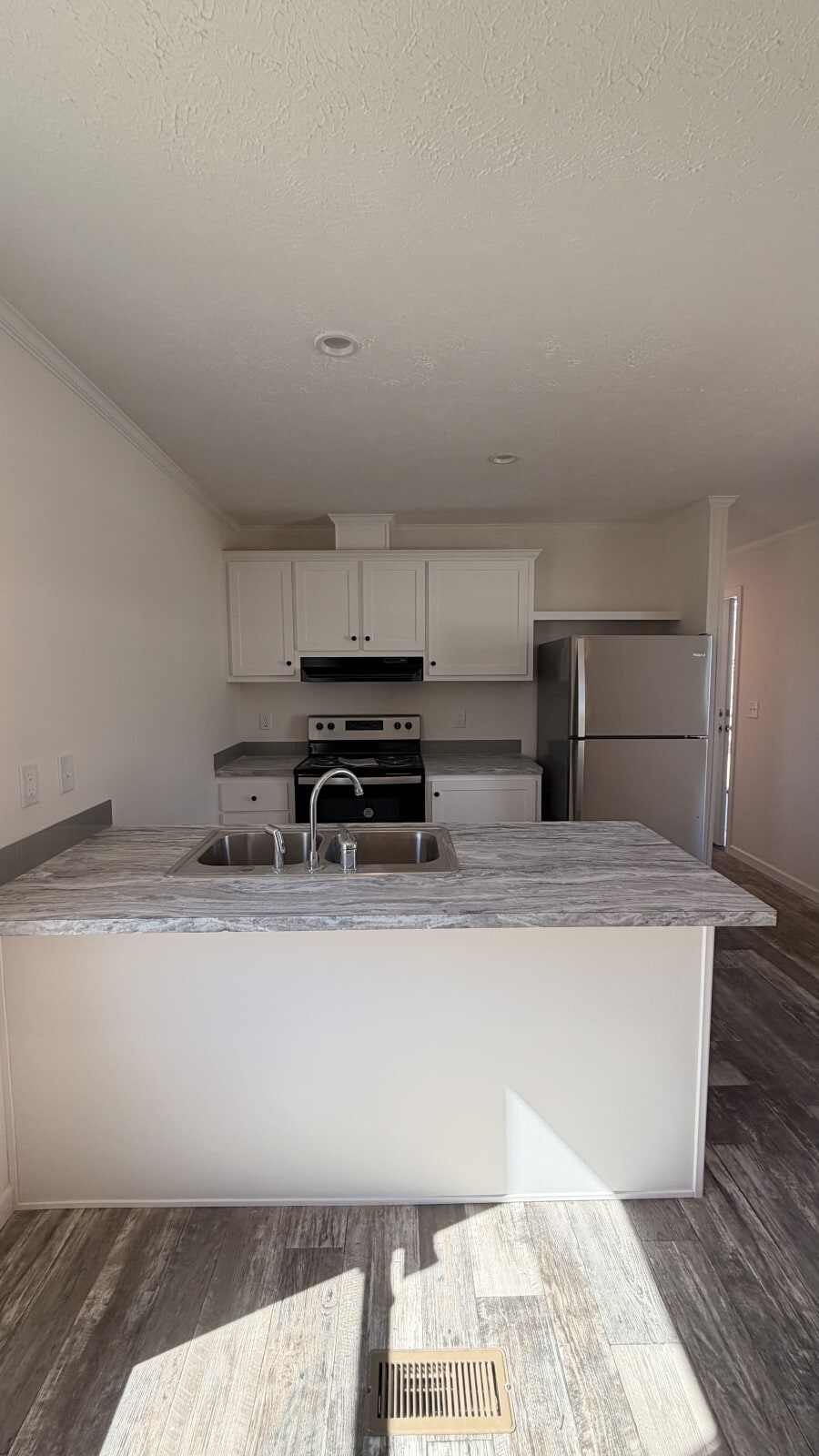 Building Photo - 251 Old Country Rd