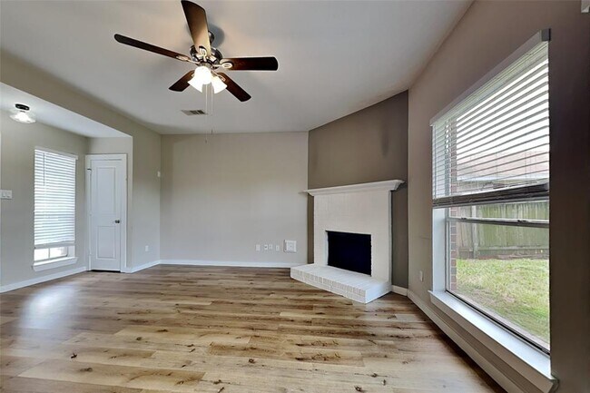 Building Photo - 7447 River Pines Dr