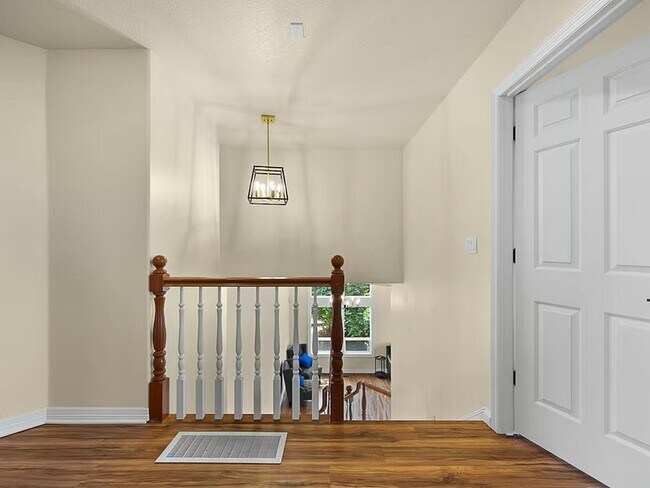 Building Photo - 129 Deerbrook Dr