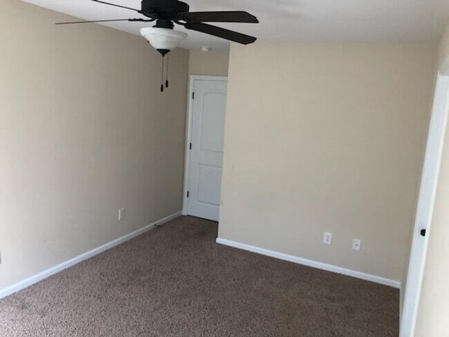 Building Photo - 2 bedroom, 2.5 bath townhouse in Sneads Ferry Justice Farm Townhome community