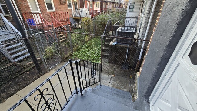 Building Photo - Beautiful West Philadelphia Porch Front