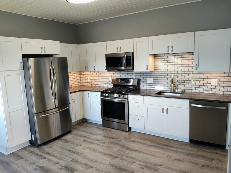 Kitchen - 615 S Main St