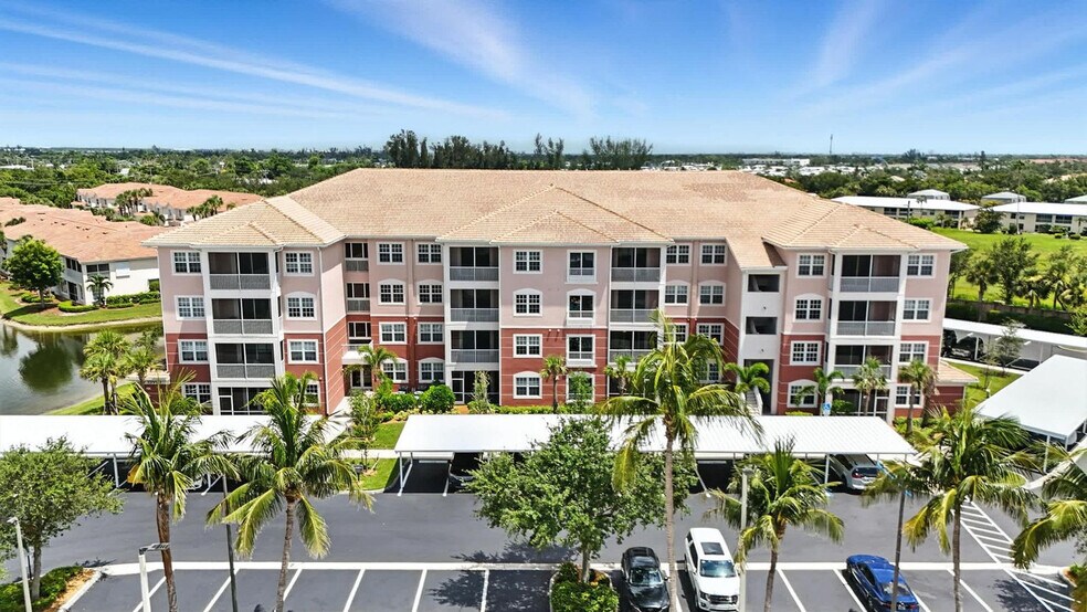 Building Photo - 15900 Royal Pointe Ln