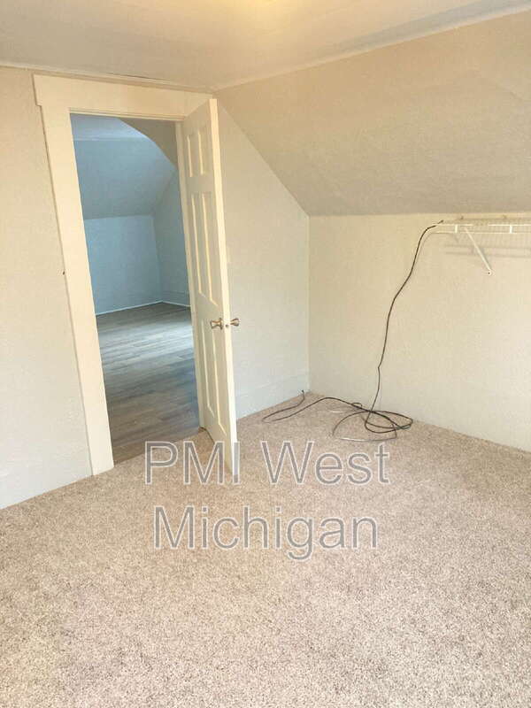 Building Photo - 826 Arianna St NW