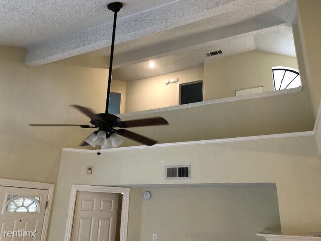 Building Photo - 3 br, 2 bath House - 6204 Los Robles Ln