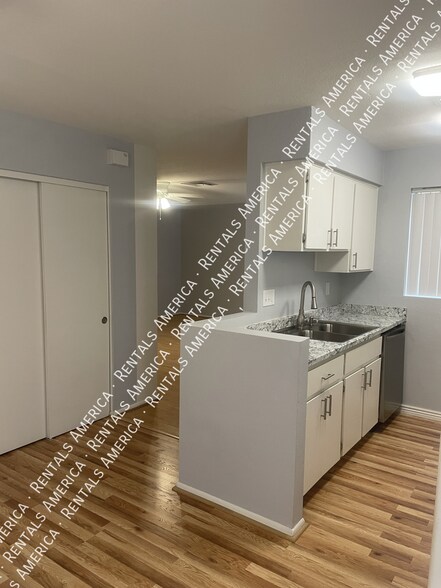 Building Photo - 195 N Cottonwood St