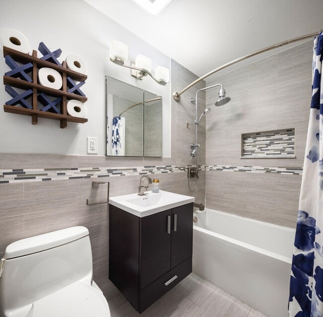 Building Photo - 510 Monroe St