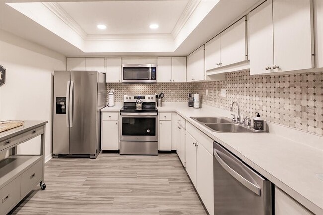 Building Photo - 1055 W Peppertree Dr