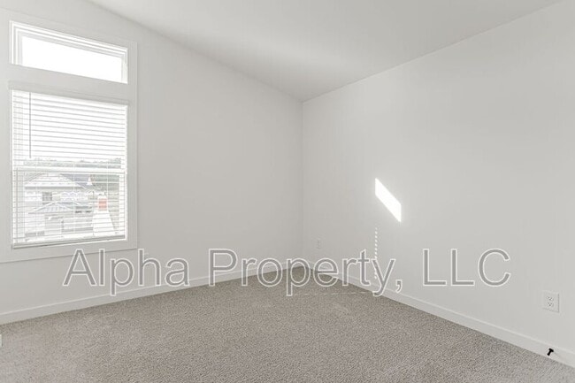Building Photo - 1218 Westgate Vlg Dr