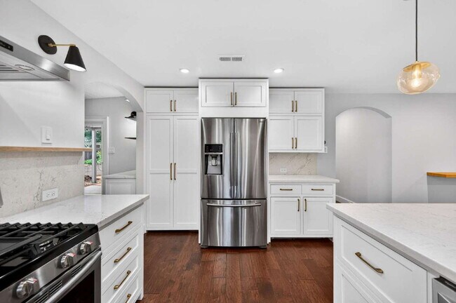 Building Photo - Not your average Davis rental.