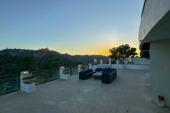 Building Photo - 11470 Dona Evita Dr