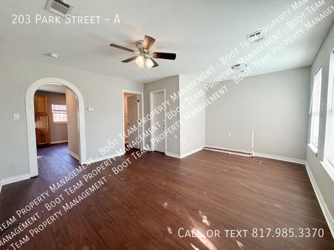 Building Photo - 203 Park St