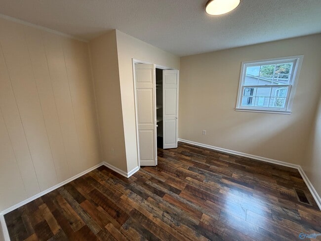 Building Photo - 814 Frost St SW