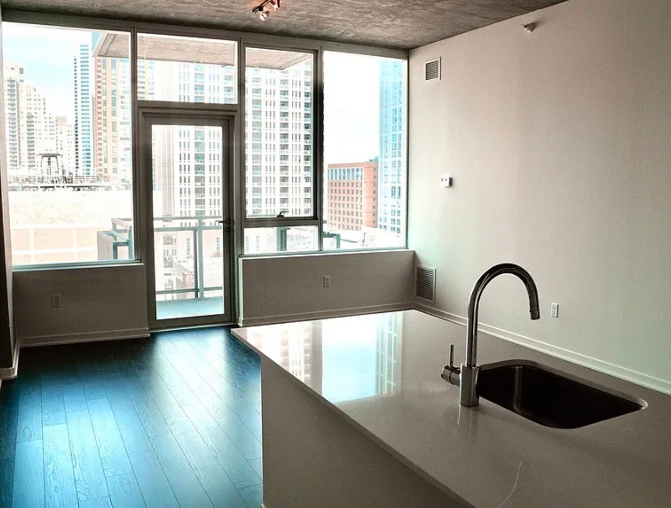 Building Photo - 1345 S Wabash Ave