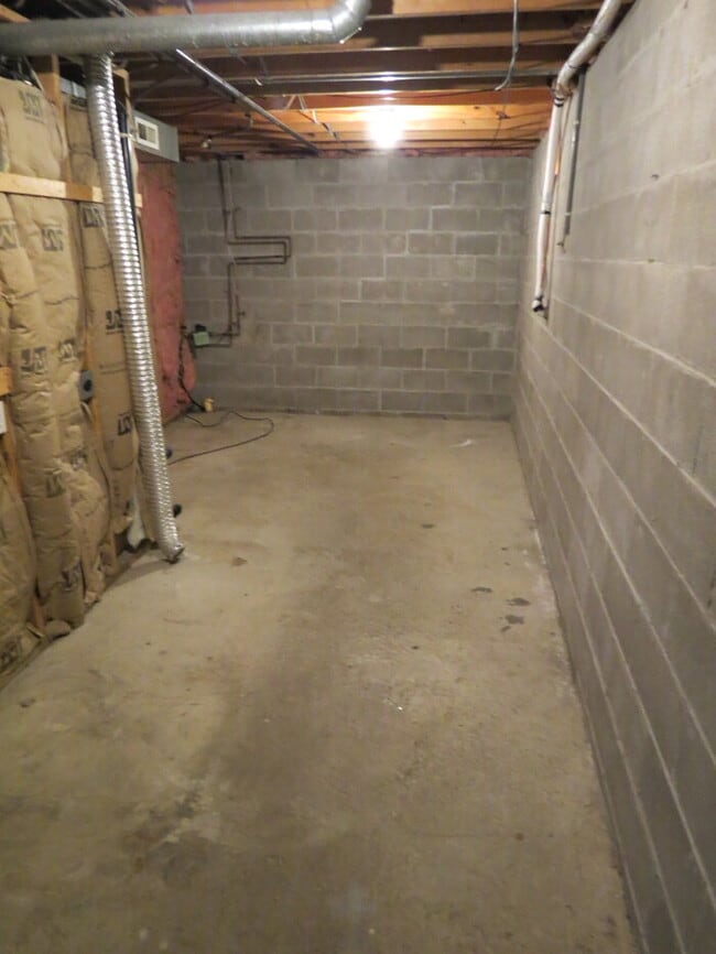Building Photo - 2129 Brett Ct