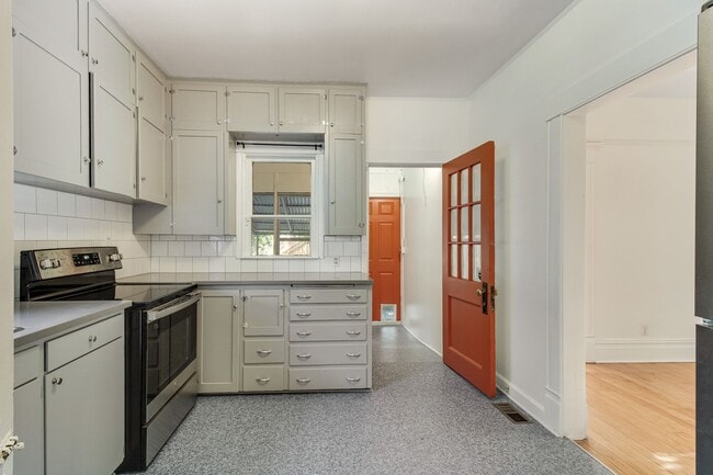 Building Photo - 510 S 14th St