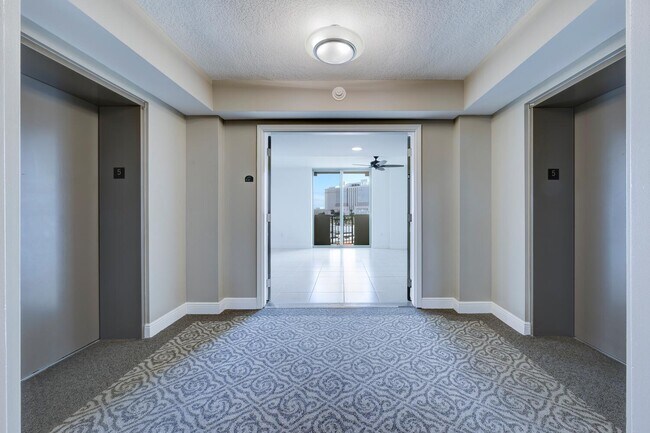 Building Photo - 610 Clematis St